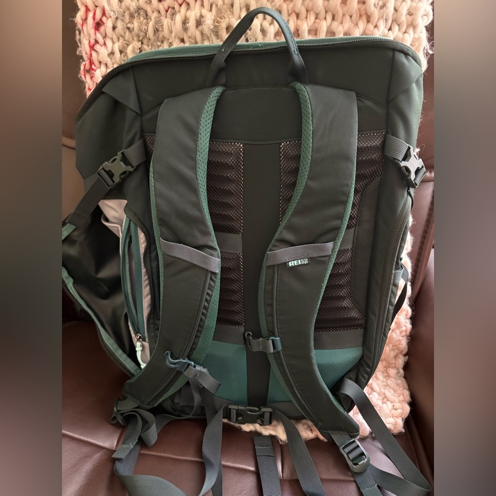 REI Ruckpack 28 L Green Daypack Backpack -NWOT - Picture 2 of 4